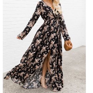 New Pink Lily, Black Floral Maxi Dress. size Small